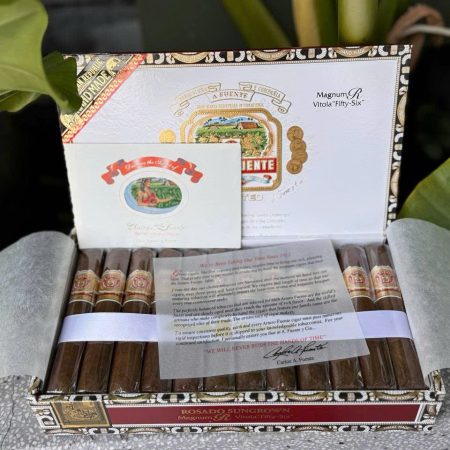 Hình ảnh thứ hai củaXì gà cao cấp Arturo Fuente Sun Grown Magnum R 56