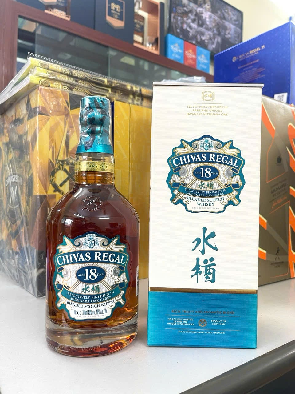 Hình ảnh thứ hai củaRượu Chivas 18 năm Mizunara chính hãng